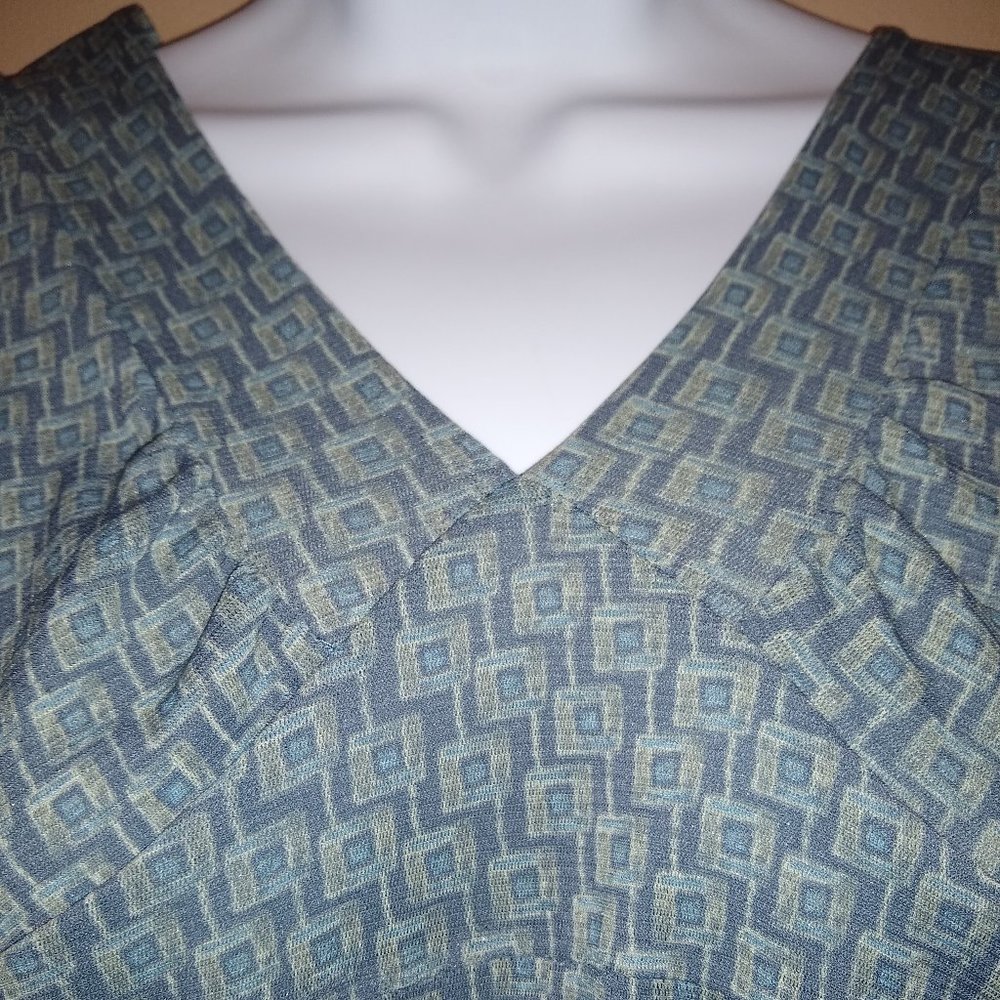 Axcess Sleeveless Top EUC - Picture 3 of 9
